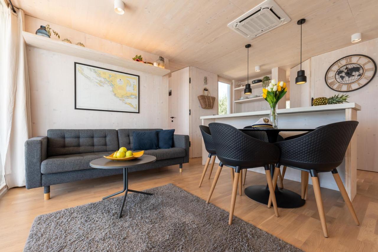 Apartma Buqez - 78 *